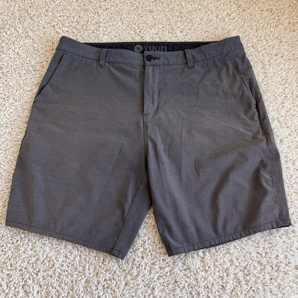 Vuori Aim Short Mens 36 Charcoal Gray Excellent Stretch Performance Chino V368